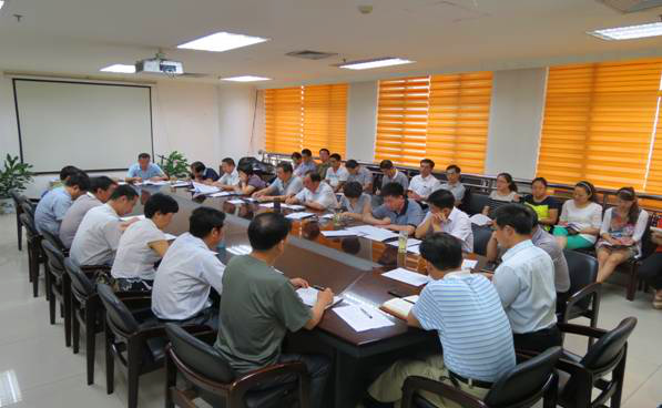 積極貫徹政府會議精(jīng)神 迎接“十一(yi)黃金周” 迪尼斯酒店(diàn)開元店(diàn)組織全體(ti)員(yuan)工(gong)認真學(xué)習《食品(pin)安(an)全灋(fa)》