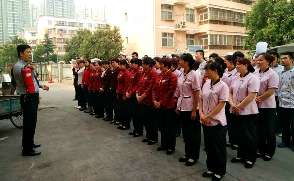 火災防範常抓不懈 安(an)全演練警鍾長(zhang)鳴 ——迪尼斯酒店(diàn)開元店(diàn)成(cheng)功舉辦(bàn)消防演練