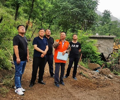 盧氏縣領(ling)導(dao)帶隊(duì)莅臨盧氏中(zhong)科(ke)調研指導(dao)工(gong)作(zuò) 