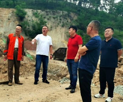 開元集(ji)團(tuán)董事長(zhang)許明月莅臨盧氏中(zhong)科(ke)視察指導(dao)工(gong)作(zuò)