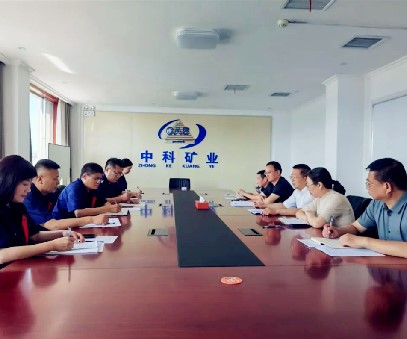 盧氏縣領(ling)導(dao)深入中(zhong)科(ke)礦業(ye)開展(zhan)“萬人(ren)助萬企(qi)”對接幫扶調研