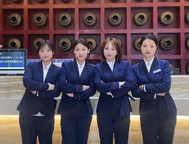 微笑在(zai)臉 服務(wu)在(zai)心