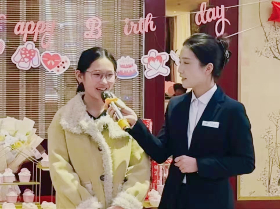 人(ren)生(sheng)第一(yi)次，主(zhu)持夢的(de)初次綻放